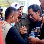 Saksikan Autopsi, Ayah Korban Tragedi Kanjuruhan Histeris: Anakku Mati Diracun