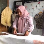 Warga Blitar Sulap Serbuk Kayu Jadi Batik Kain Ecoprint