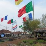 Bendera Sepak Bola Piala Dunia Raksasa Hiasi Kampung di Pasuruan
