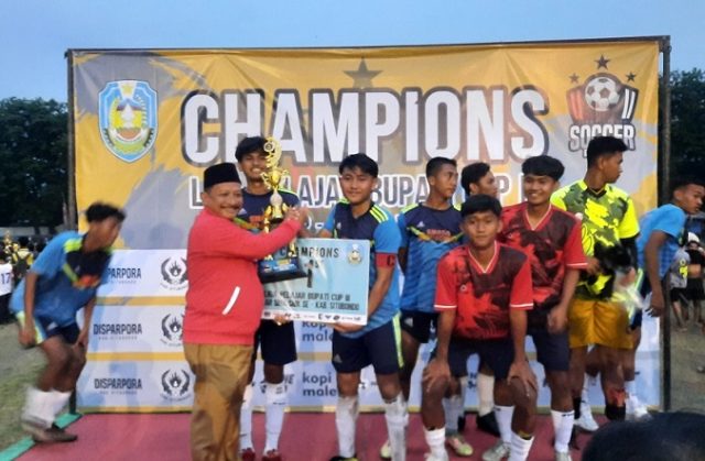 Tekuk SMAN 2 di Final,  SMAN 1 Situbondo Juarai Sepak Bola Antarpelajar Piala Bupati 2022
