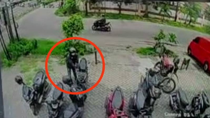 Kantor Media Online di Surabaya Jadi Sasaran Bandit Jalanan, Kejadian Terekam CCTV