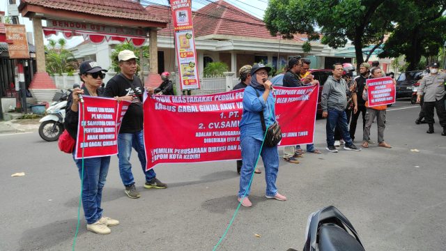 Warga Kediri Demo BPOM dan Dinkes, Tuntut Kematian Anak Akibat Gagal Ginjal Akut