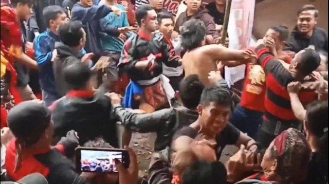 Pertunjukan Kuda Lumping di Kediri Berujung Tawuran Penonton dengan Pemain