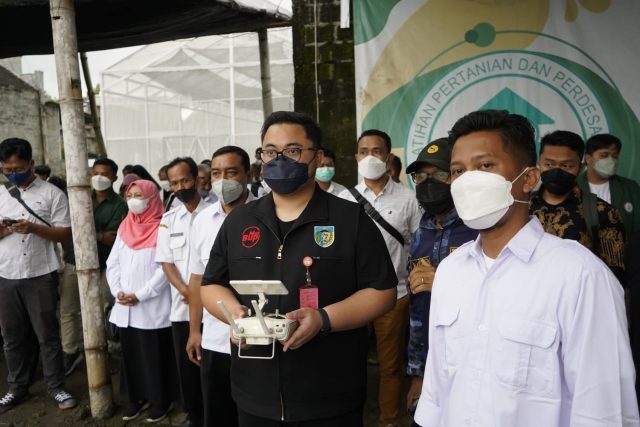 Mas Dhito Fasilitasi Kepemilikan Drone Bagi Petani Milenial di Kabupaten Kediri