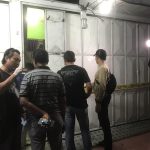 Identitas Mayat Terbungkus Tikar di Mojokerto Terungkap, Polisi Olah TKP Toko Gorden