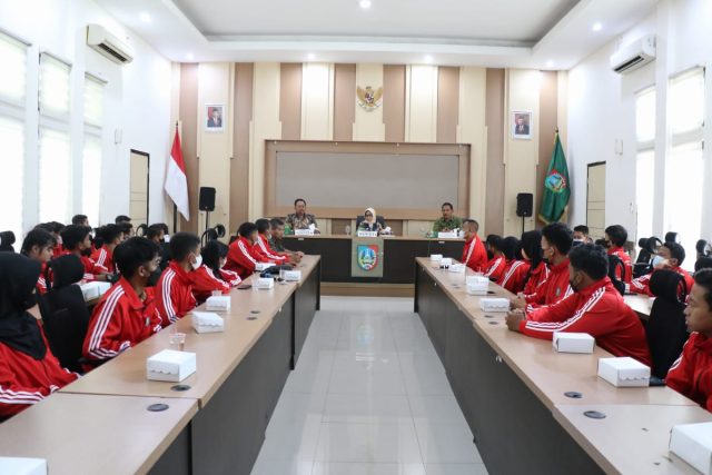 Bupati Jombang Memberangkatkan 46 Atlet POPDA dan PEPARPEDA 2022
