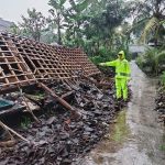 Dihajar Puting Beliung, 14 Rumah Warga di Blitar Rusak, Salah Satunya Roboh