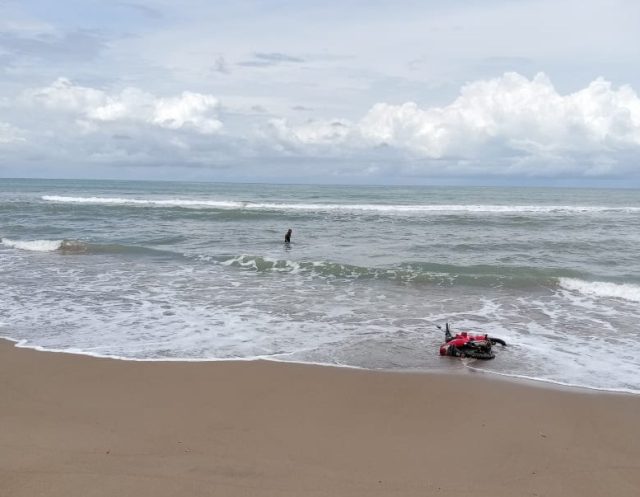 Warga Blitar Hilang Diduga Terseret Ombak Pantai Serang