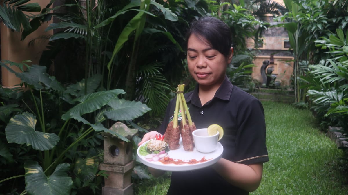 Sate Lilit Khas Bali, Bisa Dinikmati di Resto Hotel Lotus Garden Kediri