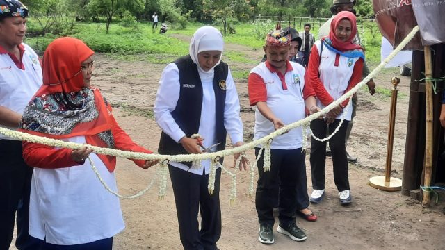 Resmikan Jalan Sepanjang 10 KM di Situbondo, Gubernur Khofifah Minta Warga Jaga Ekosistem