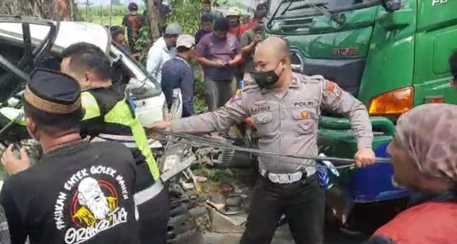 Kecelakaan Beruntun Enam Kendaraan di Kediri, Satu Pengendara Tewas