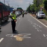 Jatuh Usai Bersenggolan Dengan Bus, Pemotor Asal Sidoarjo Tewas Terlindas