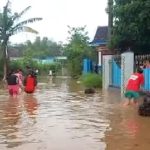 Dua Hari Banjir di Pasuruan Belum Surut, Aktivitas Warga Lumpuh