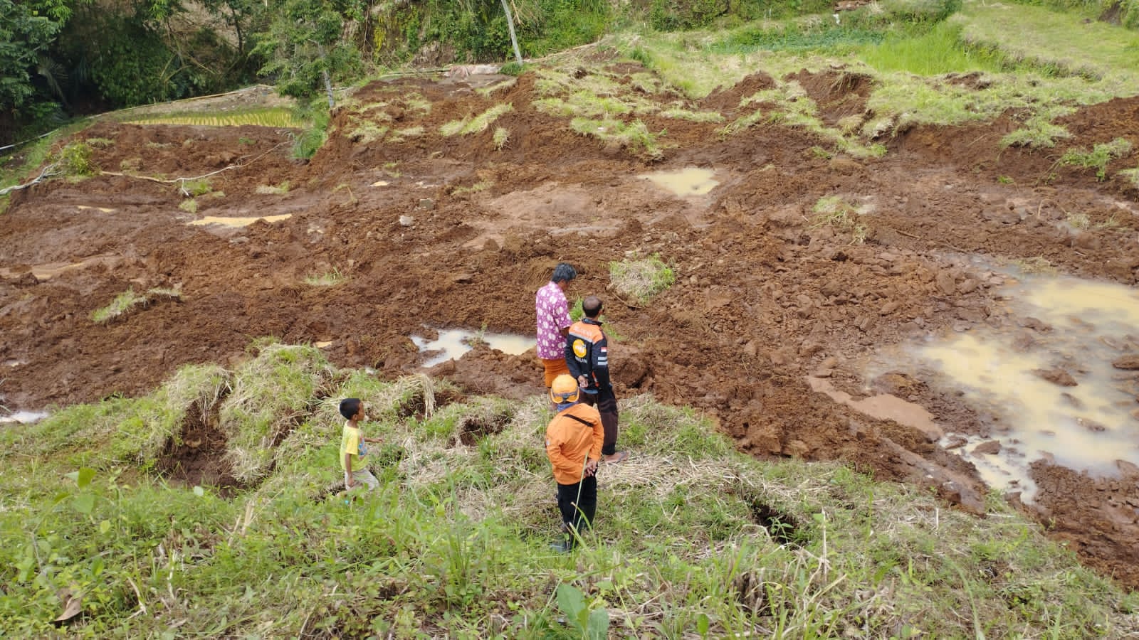 Longsor di Jember, Puluhan Warga Terancam Terisolir dan Potensi Banjir Bandang