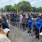 Demo di Depan Kantor Pemkab Jember, Ratusan Mahasiswa Bawa 7 Tuntutan