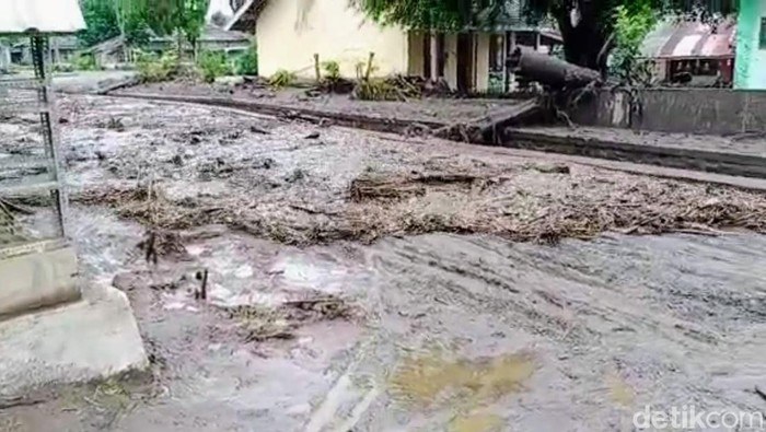 Lagi, Kawasan Ijen Diterjang Banjir Bandang, Jalanan Dipenuhi Lumpur