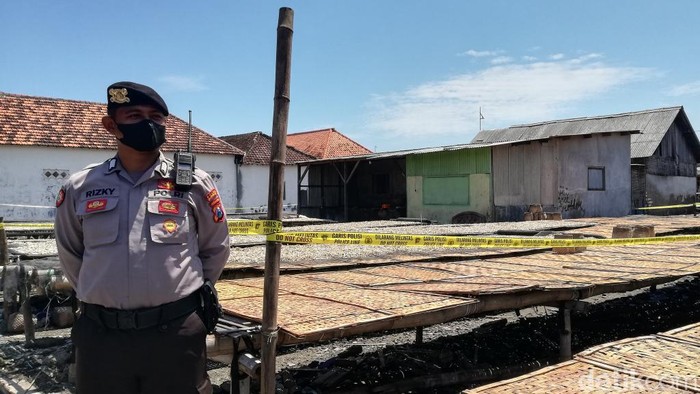 Bondet Meledak di Gudang Ikan Asin Kota Pasuruan, Dua Orang Terkapar