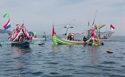 Tradisi Petik Laut di Situbondo, Warga Berharap Keselamatan dan Tangkapan Ikan Melimpah