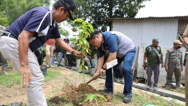 Peduli Lingkungan, PT CJI di Jombang Sumbang 20 Ribu Pohon