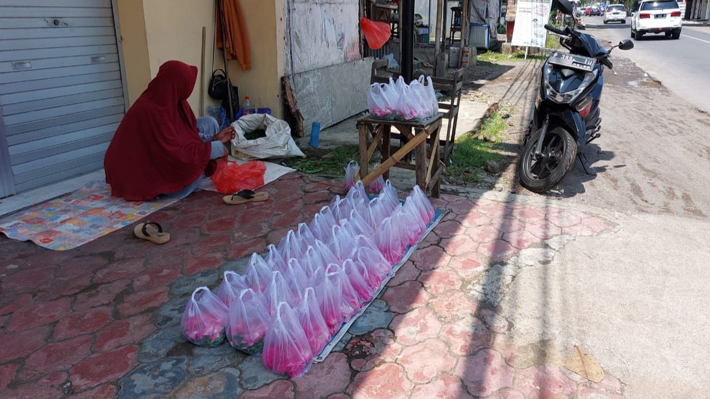 Pedagang Bunga di Jember Panen Jelang Ramadhan, Omzet Perhari Rp 300 Ribu