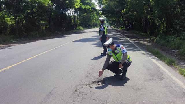 Survei Jalur Pantura, Polisi Temukan 10 Titik Jalan Rusak dan Berlubang