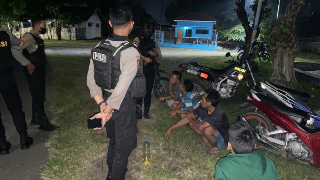 Patroli Kamtibmas, Polres Situbondo Amankan 9  Pemuda Pesta Miras
