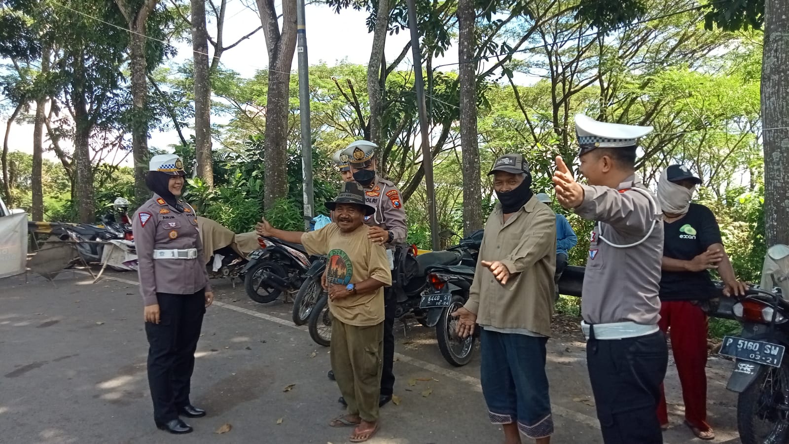 Jelang Arus Mudik Lebaran, Puluhan ‘Awe-awe’ di Jember Dapat Pelatihan Atur Lalu Lintas