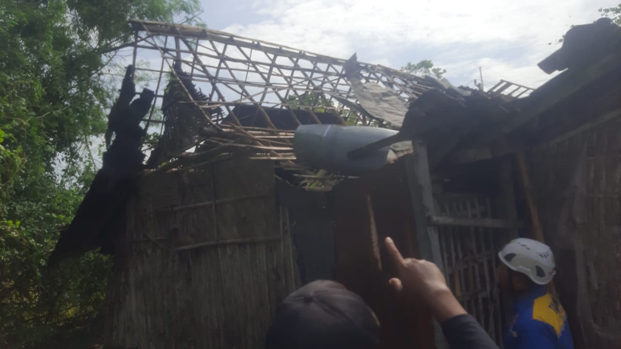 Diterjang Angin Puting Beliung, Dua Rumah Warga di Situbondo Rusak 