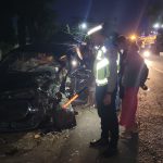 Mobil Travel Tabrak Pohon di Jalur Pantura Situbondo, Enam Penumpang Terluka