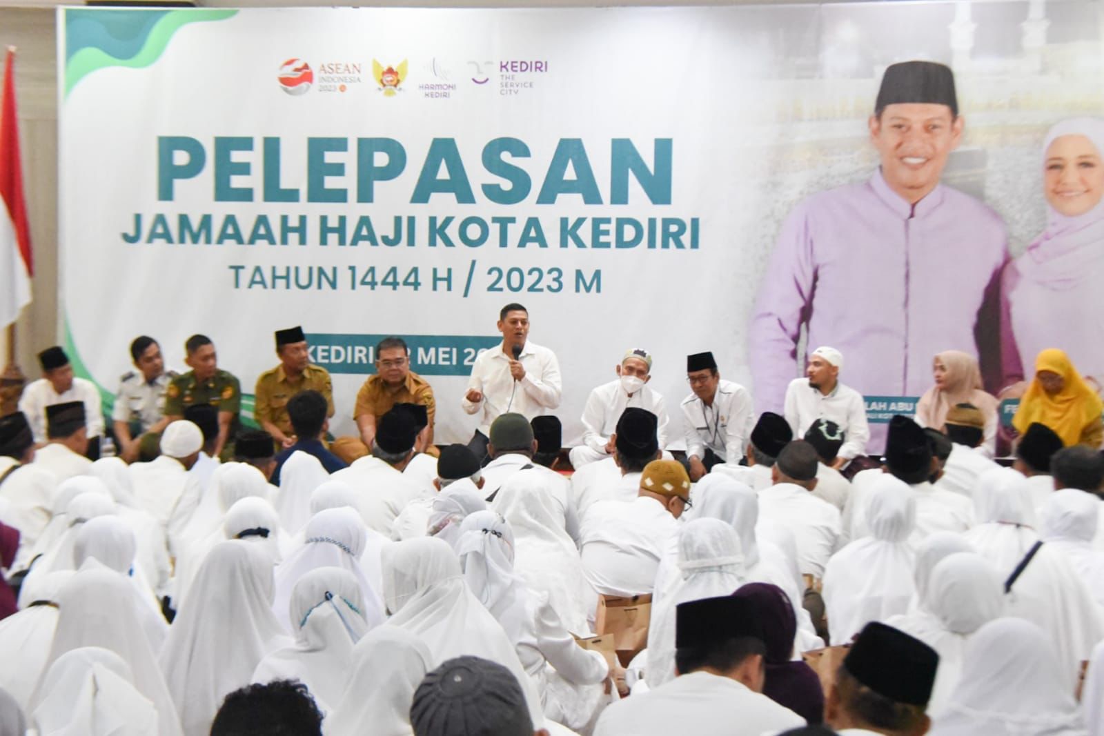 Lepas Jamaah Calon Haji Kediri, Ini Pesan Wali Kota