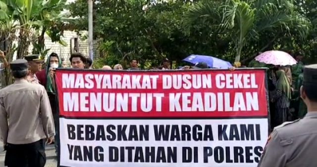 Ratusan Warga di Lamongan Demo Tuntut Bebaskan 8 Pemuda yang Dijadikan Tersangka