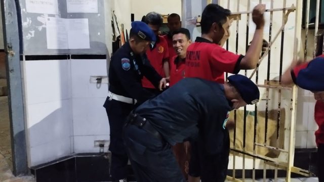 Sidak Hunian WBP, Petugas Rutan Situbondo Temukan Barang Berbahaya  