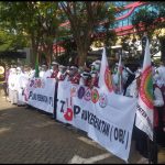 Tolak RUU Kesehatan Omnibus Law, Puluhan Nakes Demo Didepan DPRD Pasuruan