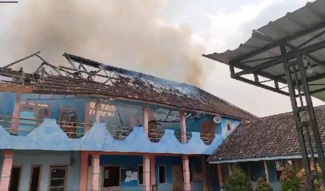 Empat Ruangan Madrasah di Pasuruan Terbakar, Diduga Korsleting Listrik
