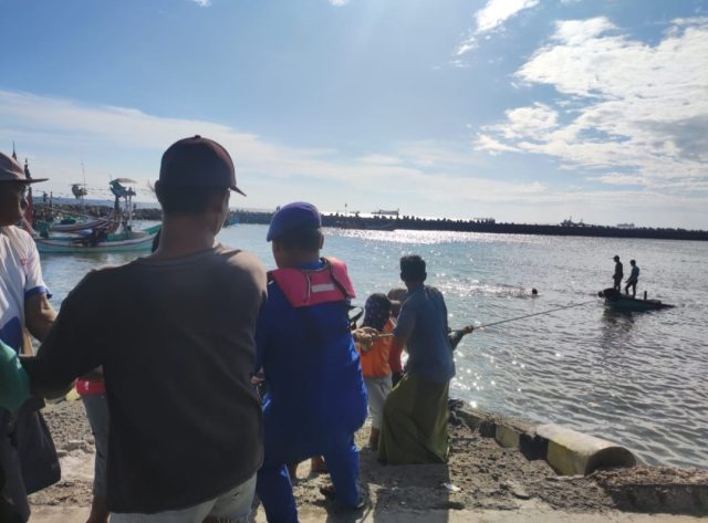 Servis Boat Kapal Pertamina Karam, Tiga Awaknya Berhasil Diselamatkan 
