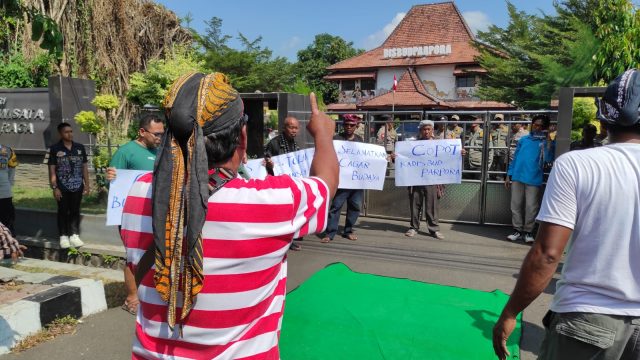 LSM Saroja Kediri Demo Tuntut Kepala Dinas Dicopot, Ini Alasannya