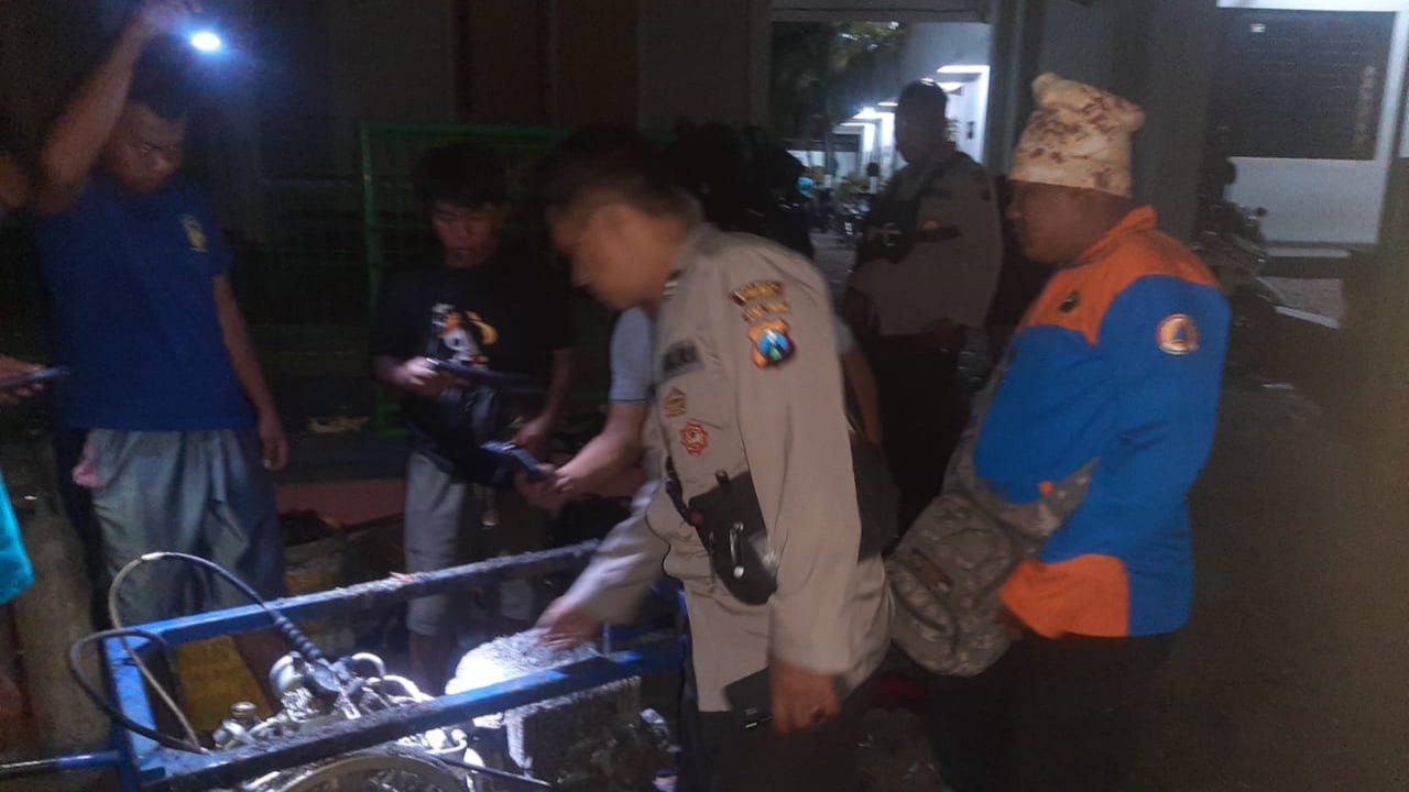 Warung Makan dan Gudang Penyimpanan Alat Selam di Situbondo Terbakar