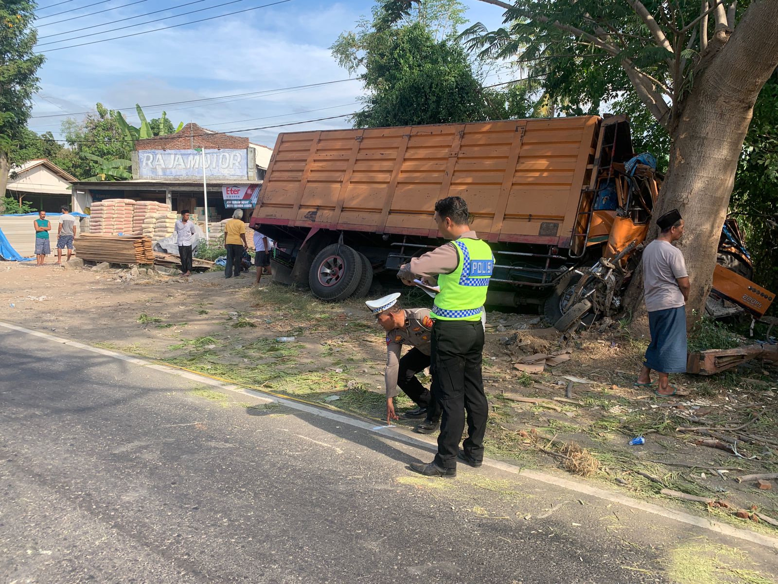 Tabrak Pohon di Jalur Pantura Situbondo, Sopir Truk Tewas 