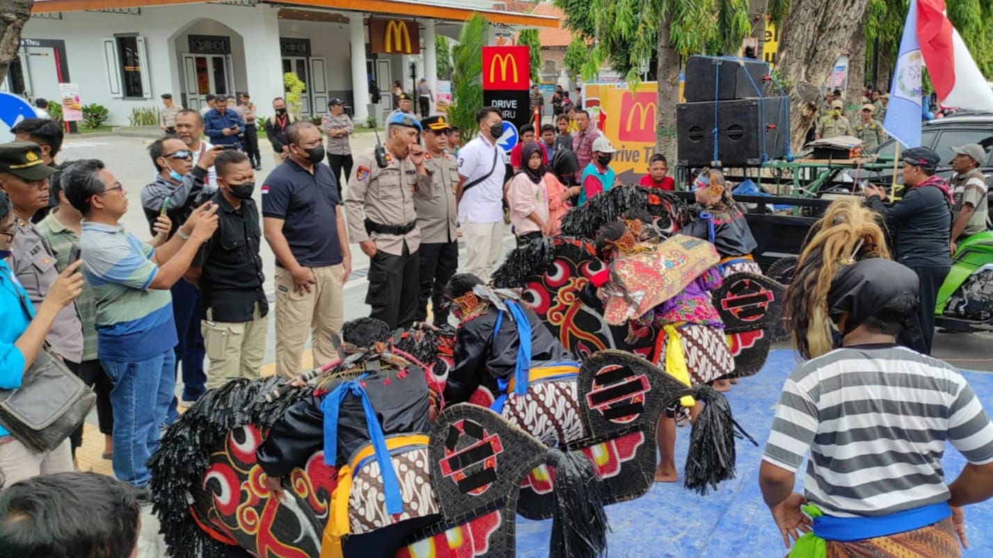 LSM Saroja Tuntut Copot Kepala Disbudparpora Kota Kediri, Ini Alasannya