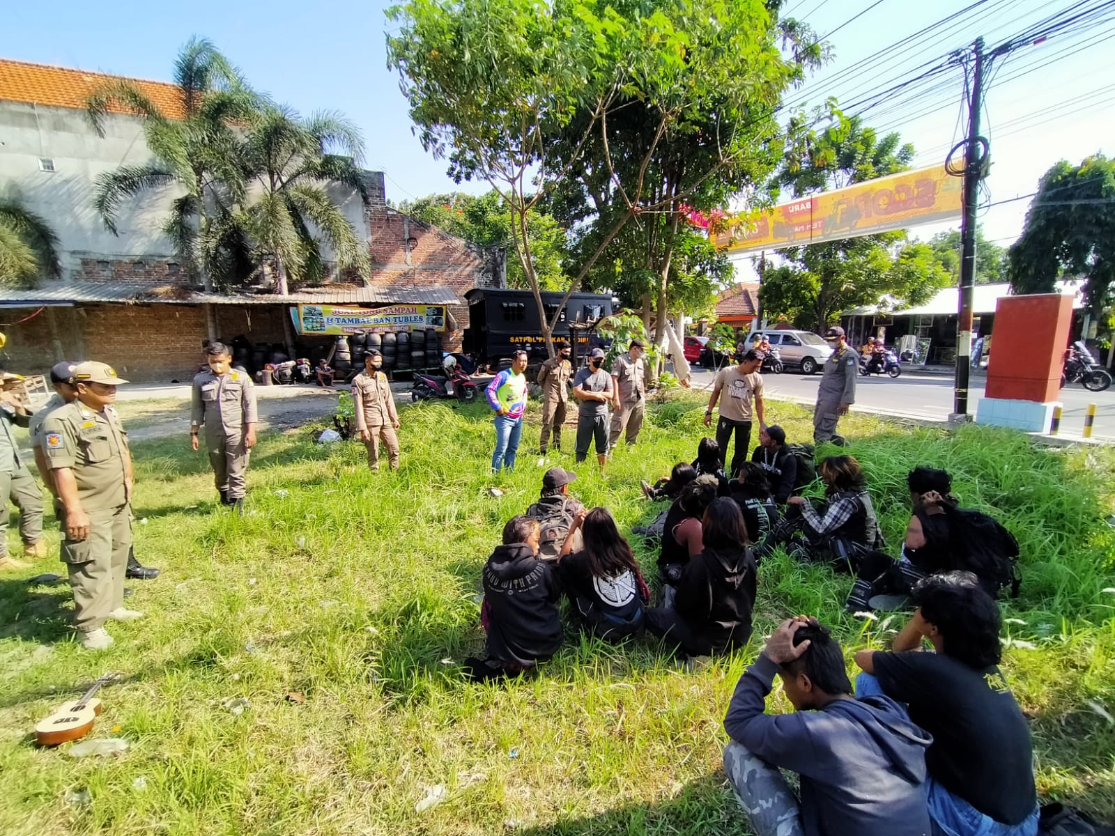 Satpol PP Kabupaten Kediri dan TNI-Polri Amankan Belasan Anak Punk
