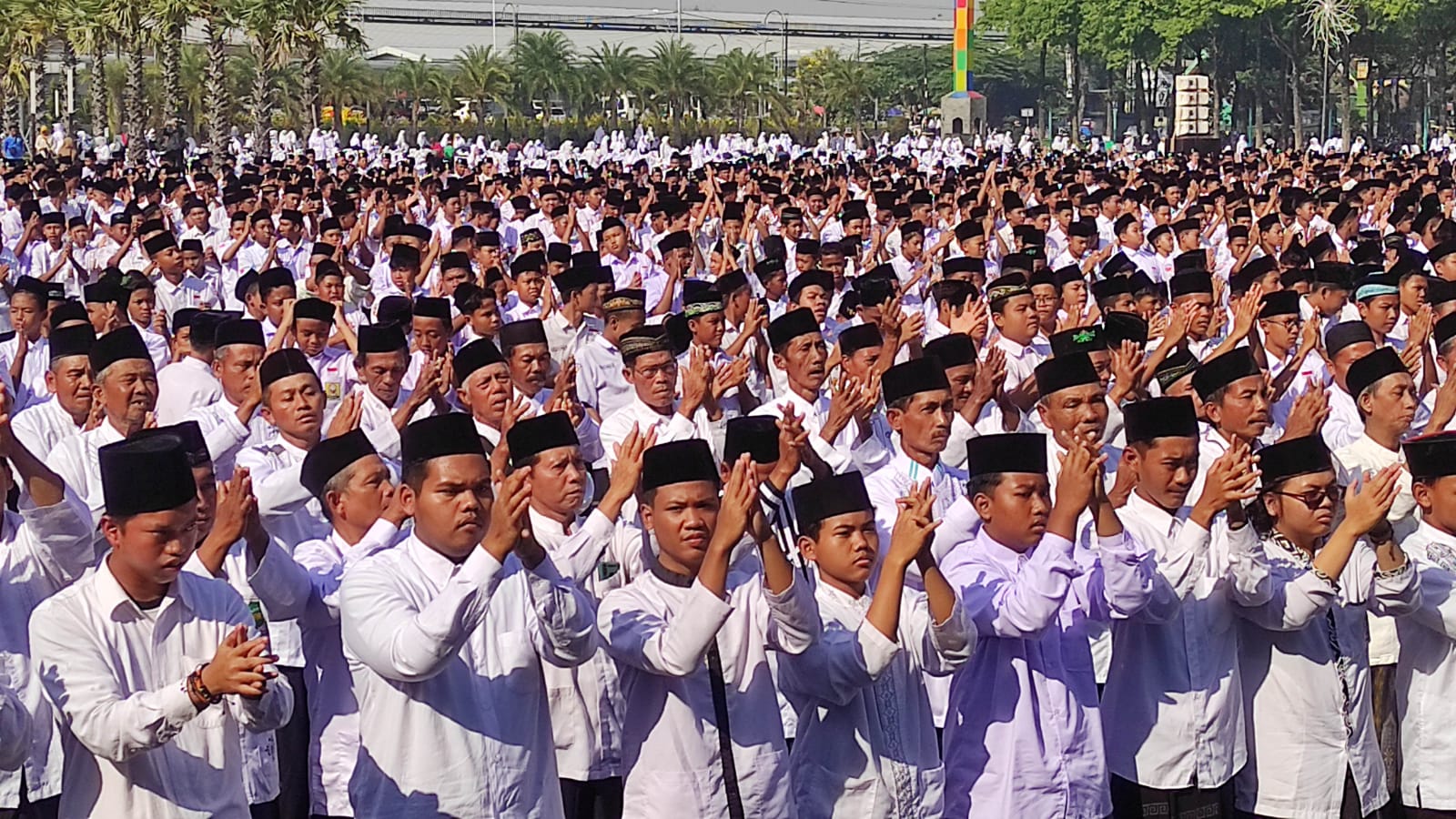 Seratusan Ribu Pelajar Ikuti Radat ISHARI, Pemkab Jombang Pecahkan Rekor Dunia