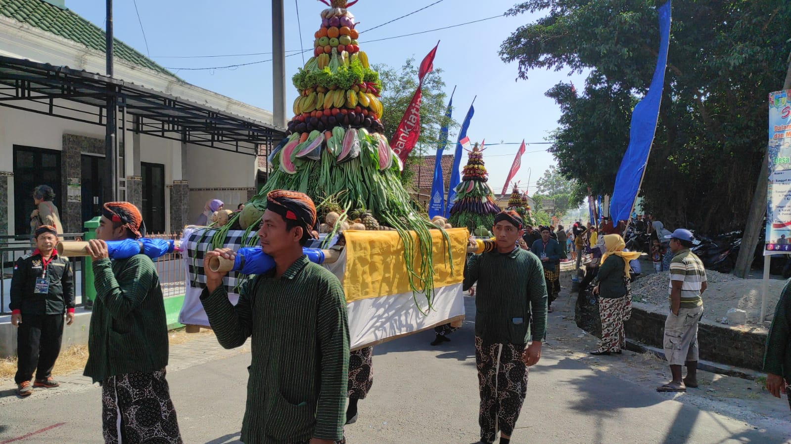 Warga di Kabupaten Kediri Gelar Pementasan Calon Arang dan Kirab Tumpeng