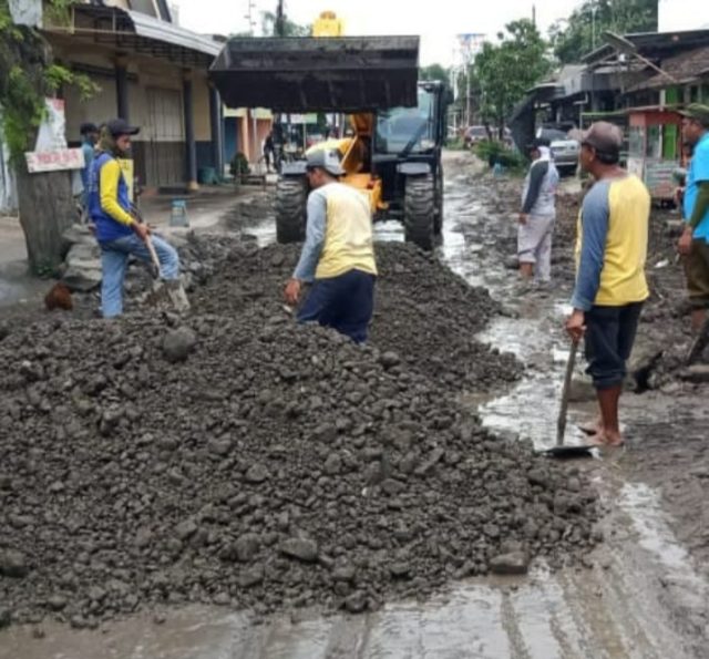 Tingkatkan Kenyamanan, Dinas PUPR Jombang Rehabilitasi Jalan Kabuh-Tapen 