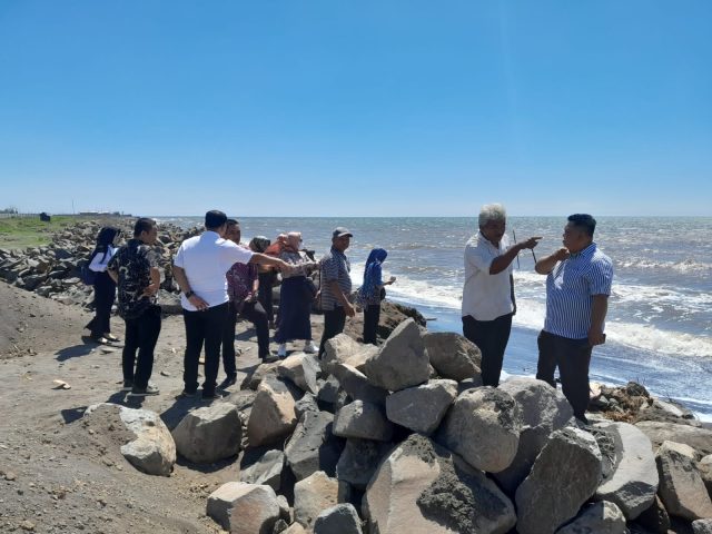 Komisi III DPRD Situbondo, Sidak Tambak di Pantai Padegan Tanjung Kamal 