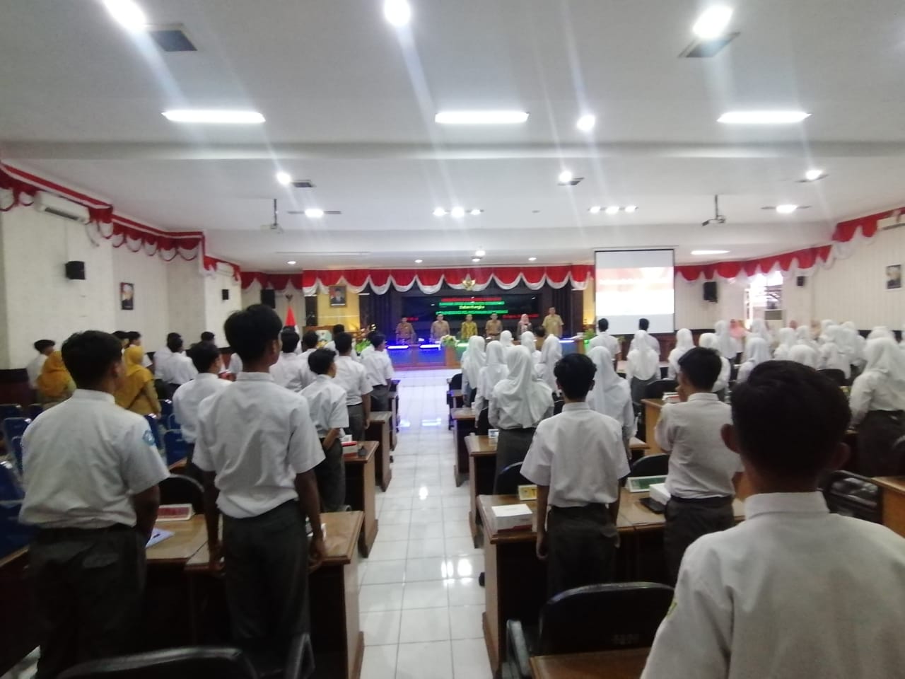 Belajar Demokrasi, Ratusan Siswa SMA Negeri 1 Panji Situbondo ‘Geruduk’ Gedung DPRD