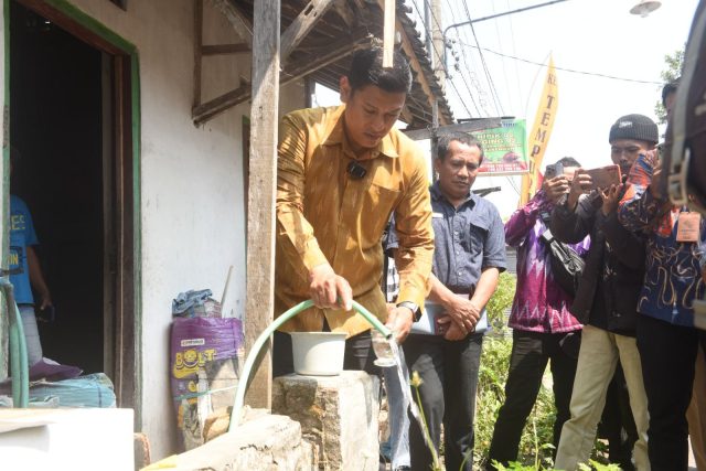 Warga Kediri Keluhkan Air Sumur Berbau Bau Tidak Sedap, Wali Kota Langsung Sidak