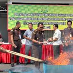 Kejaksaan Negeri Kabupaten Kediri Musnahkan Ribuan Lembar Uang Palsu dan Narkoba