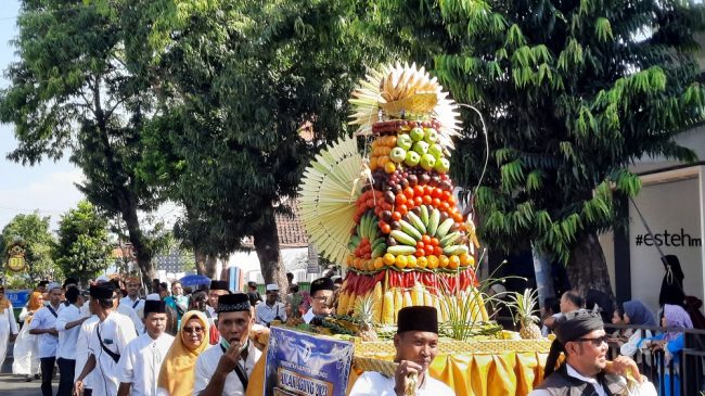 Peringati Maulid Nabi Muhammad SAW, Pemkab Situbondo Gelar Parade Ancak Agung 