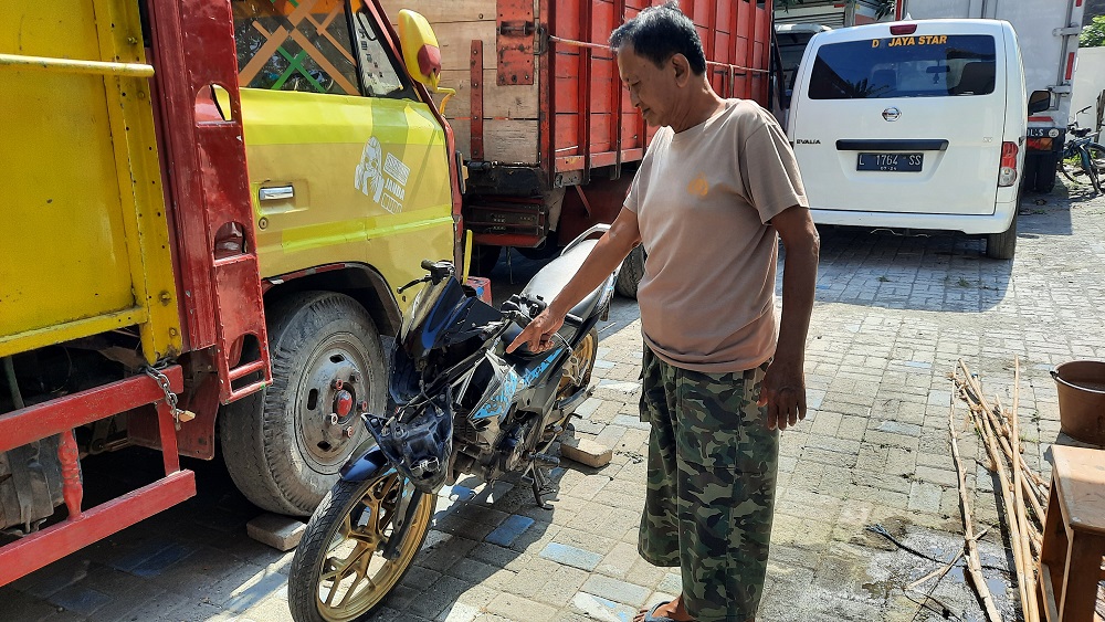 Tabrak Truk Parkir di Situbondo, Pemotor dan Penumpangnya Meninggal