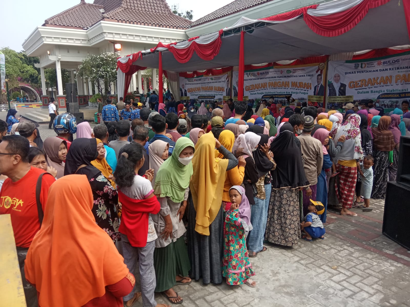 Pemprov Jatim Gelar Pasar Murah di Lamongan, Stabilkan Harga Pangan 
